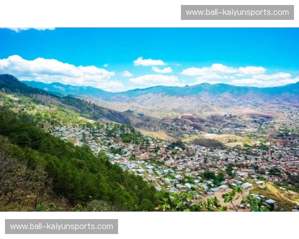 加勒比旋风横扫中美洲硬汉：特立尼达vs洪都拉斯，一场关于灵魂与铁血的绿茵博弈